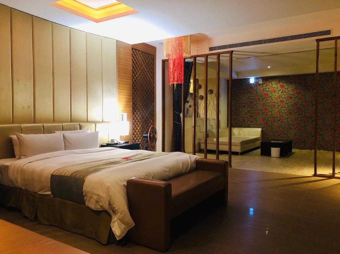 Hip Spa Motel Taichung Exterior photo